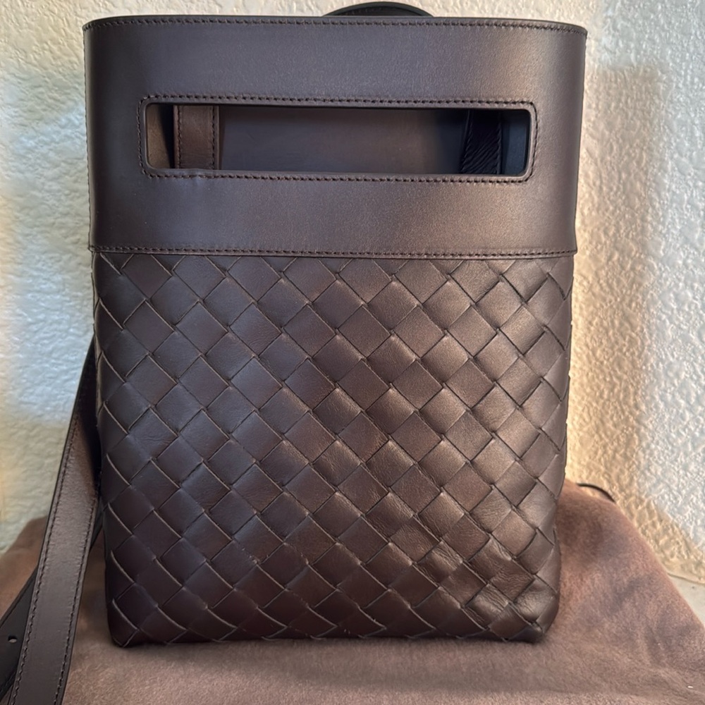 NWT Bottega Veneta Dark Brown Borsa leather Crossbody bag